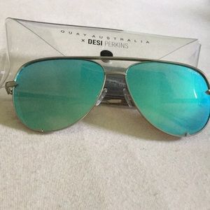 QUAY AustraliaxDesi Perkins high key glasses-SOLD